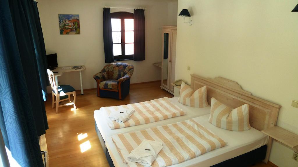 MB Hotel Weißer Hirsch Hohnstein Zimmer foto